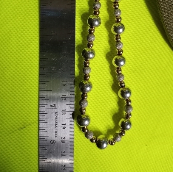 Two tone beaded glitter necklace - Picture 3 of 3